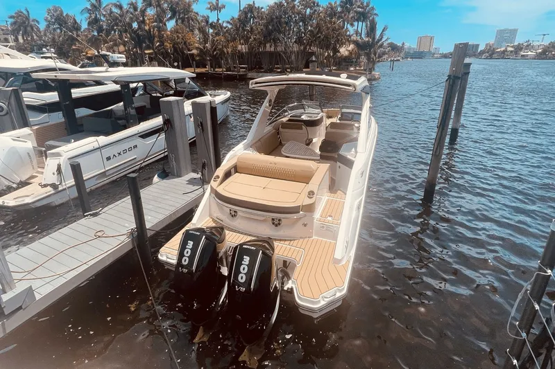 Slide: The Image of Sea Ray SLX 310 Outboard 2024 - 15
