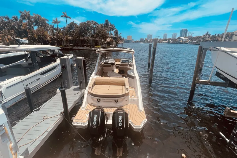 Slide: The Image of Sea Ray SLX 310 Outboard 2024 - 17
