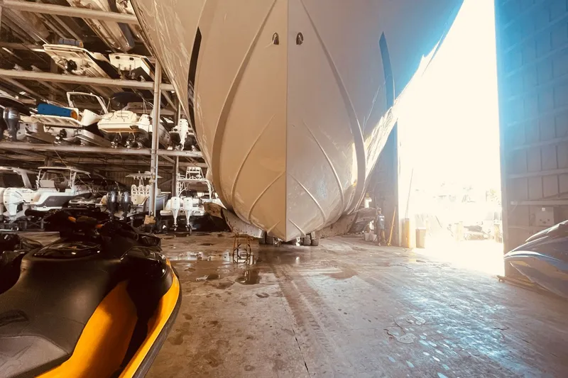 Slide: The Image of Sea Ray SLX 310 Outboard 2024 - 23