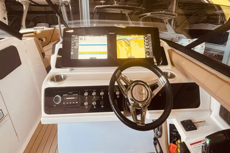 Slide: The Image of Sea Ray SLX 310 Outboard 2024 - 30