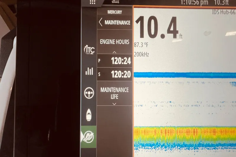 Slide: The Image of Sea Ray SLX 310 Outboard 2024 - 32