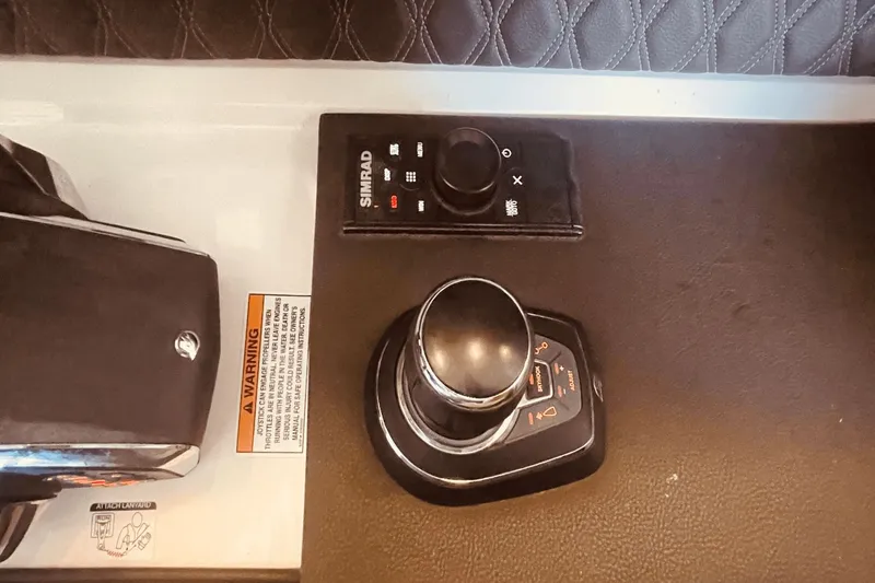 Slide: The Image of Sea Ray SLX 310 Outboard 2024 - 36