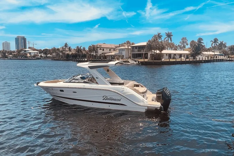 Slide: The Image of Sea Ray SLX 310 Outboard 2024 - 4
