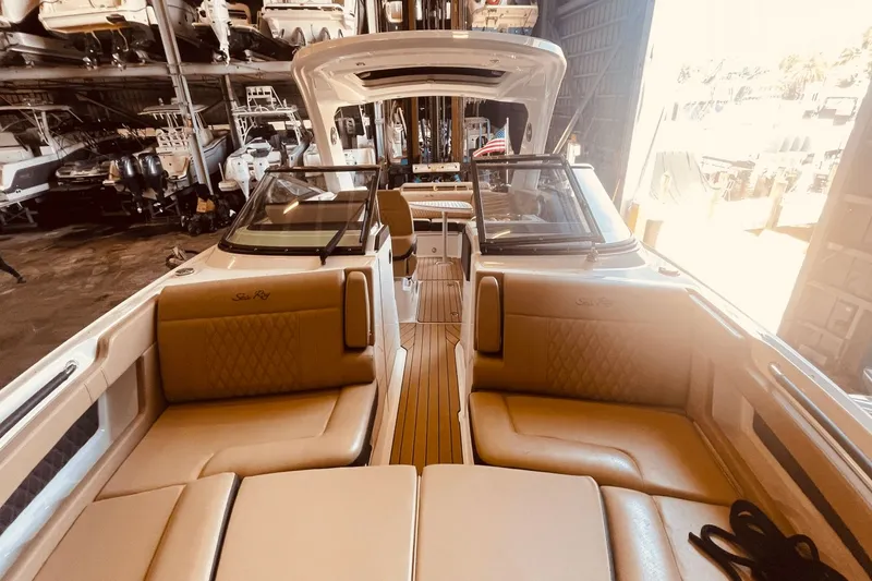 Slide: The Image of Sea Ray SLX 310 Outboard 2024 - 40