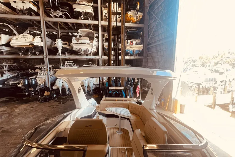 Slide: The Image of Sea Ray SLX 310 Outboard 2024 - 41