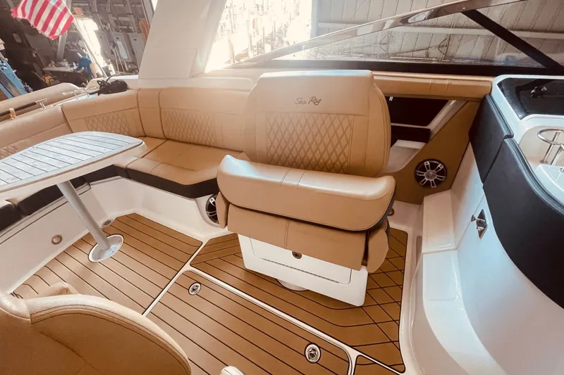 Slide: The Image of Sea Ray SLX 310 Outboard 2024 - 42