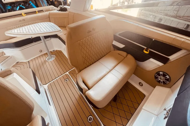 Slide: The Image of Sea Ray SLX 310 Outboard 2024 - 45