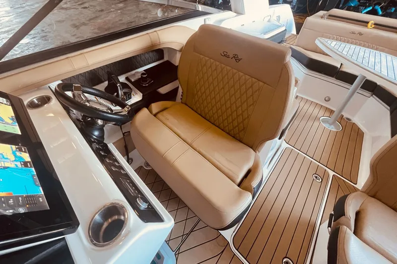 Slide: The Image of Sea Ray SLX 310 Outboard 2024 - 46