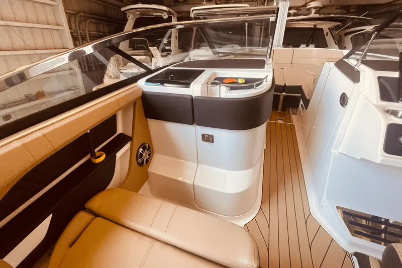 Slide: The Image of Sea Ray SLX 310 Outboard 2024 - 48
