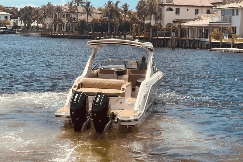 Slide: The Image of Sea Ray SLX 310 Outboard 2024 - 5
