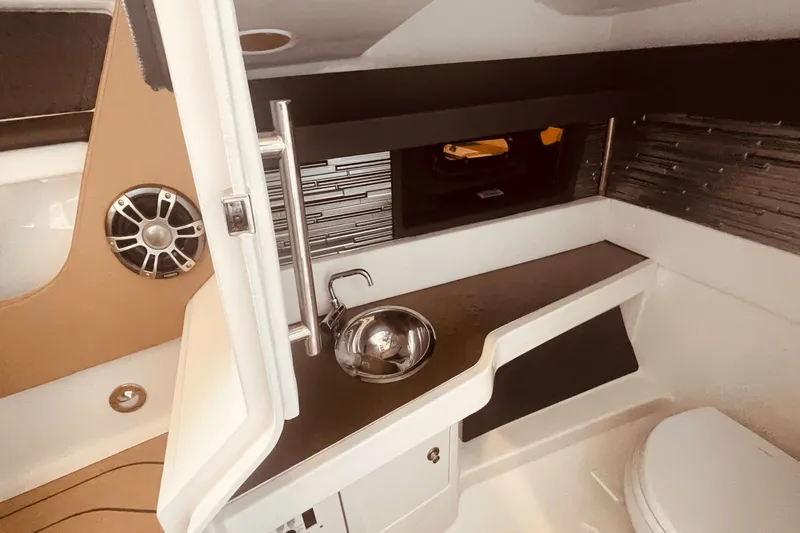 Slide: The Image of Sea Ray SLX 310 Outboard 2024 - 50