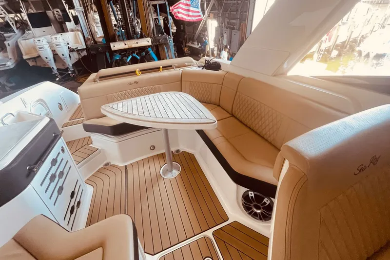 Slide: The Image of Sea Ray SLX 310 Outboard 2024 - 51