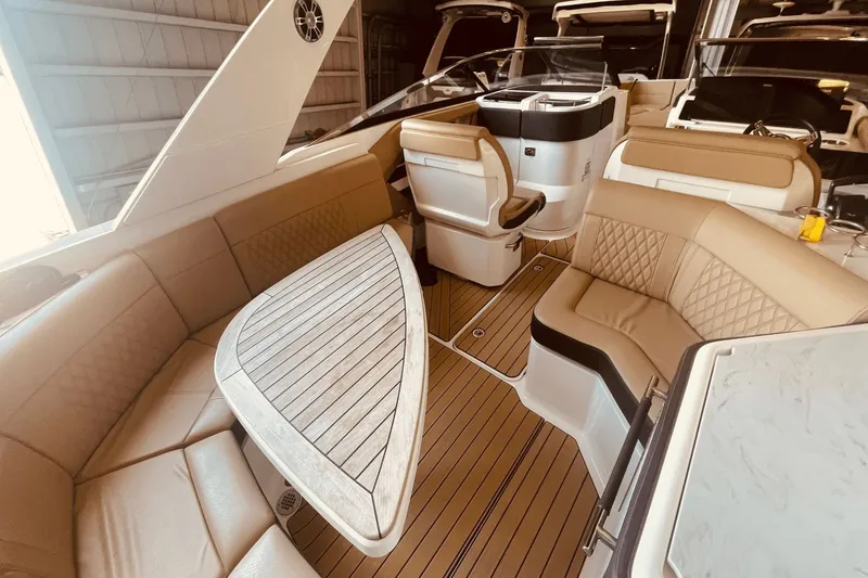 Slide: The Image of Sea Ray SLX 310 Outboard 2024 - 52