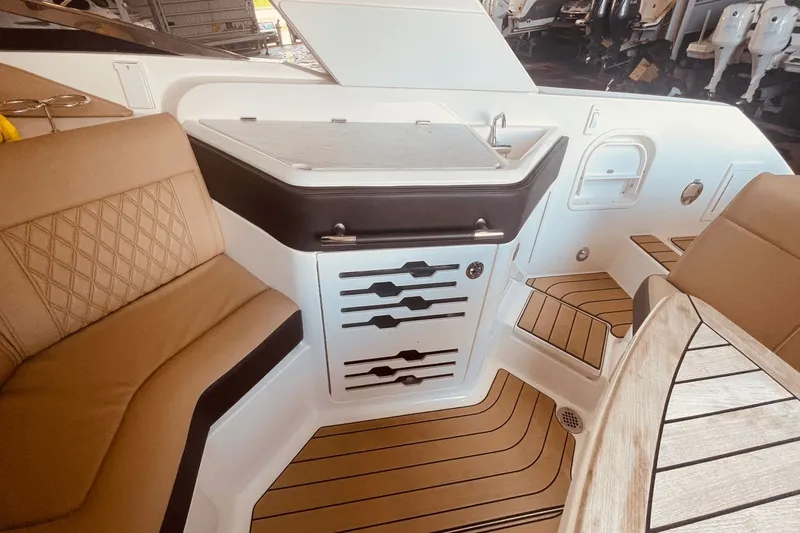 Slide: The Image of Sea Ray SLX 310 Outboard 2024 - 53