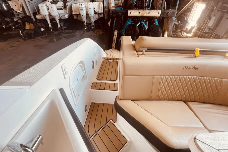 Slide: The Image of Sea Ray SLX 310 Outboard 2024 - 55