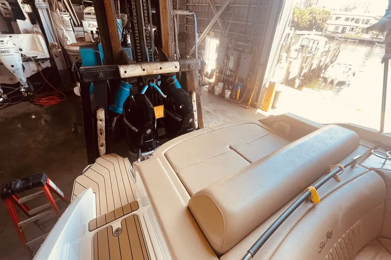 Slide: The Image of Sea Ray SLX 310 Outboard 2024 - 58