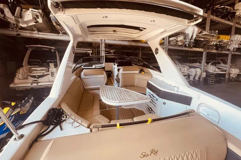 Slide: The Image of Sea Ray SLX 310 Outboard 2024 - 59