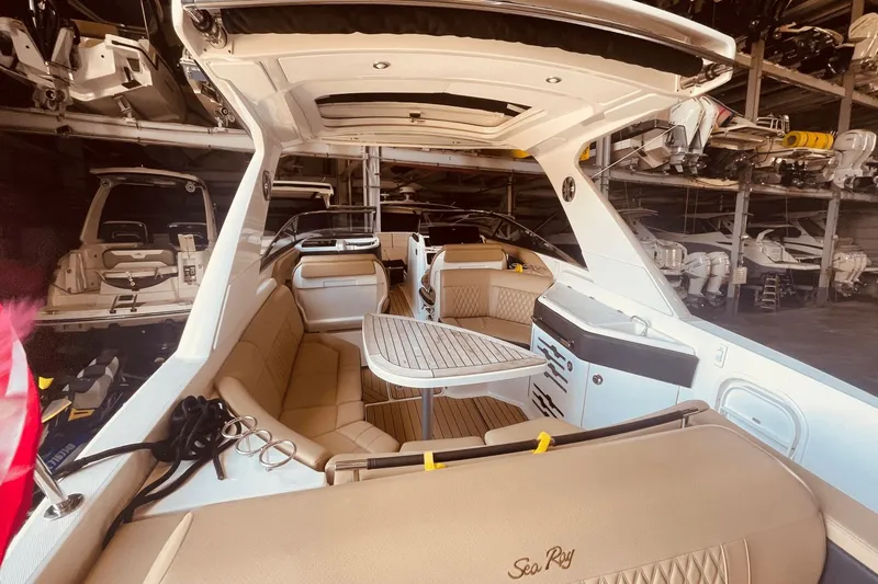 Slide: The Image of Sea Ray SLX 310 Outboard 2024 - 60