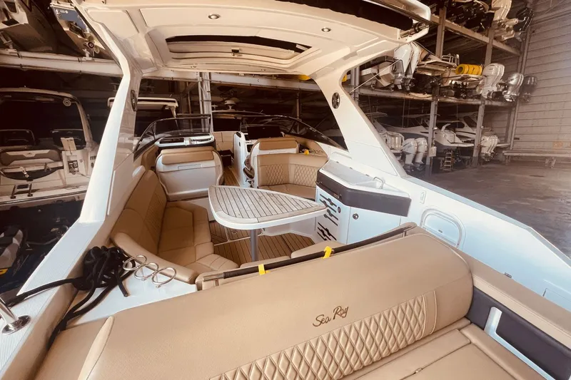 Slide: The Image of Sea Ray SLX 310 Outboard 2024 - 61