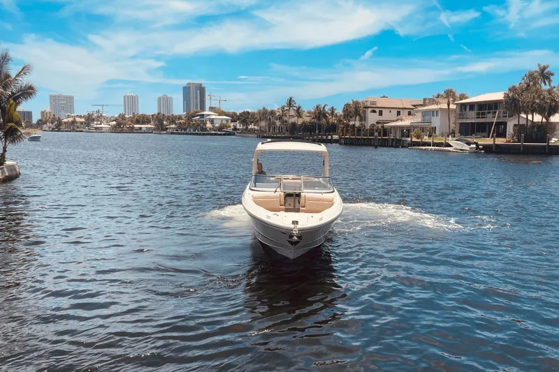 Slide: The Image of Sea Ray SLX 310 Outboard 2024 - 9