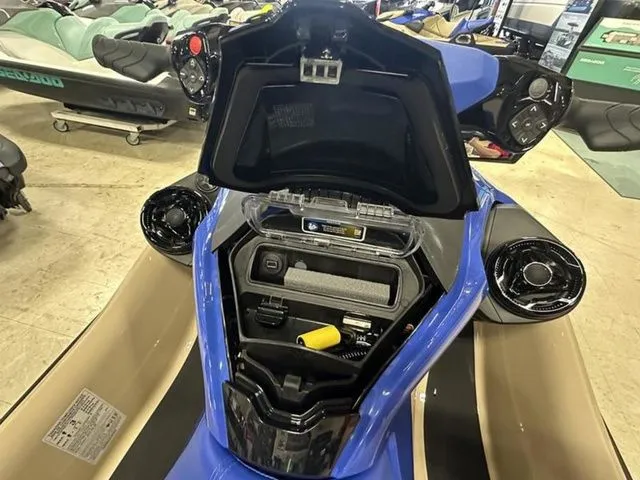 Slide: The Image of Sea-Doo Wake 2025 - 13