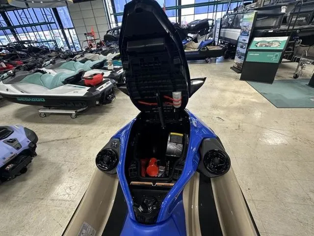 Slide: The Image of Sea-Doo Wake 2025 - 14