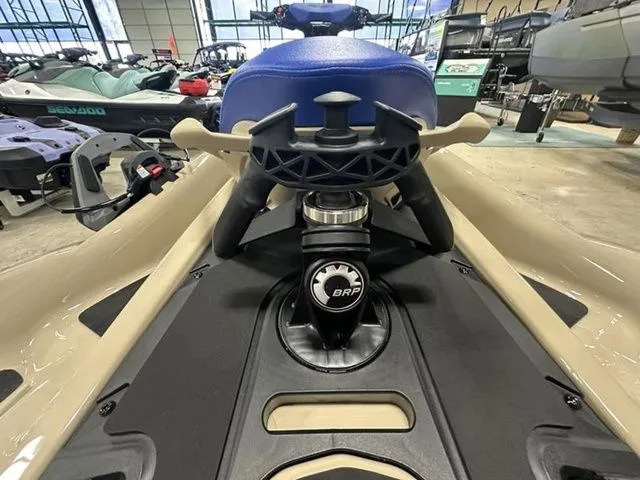 Slide: The Image of Sea-Doo Wake 2025 - 21