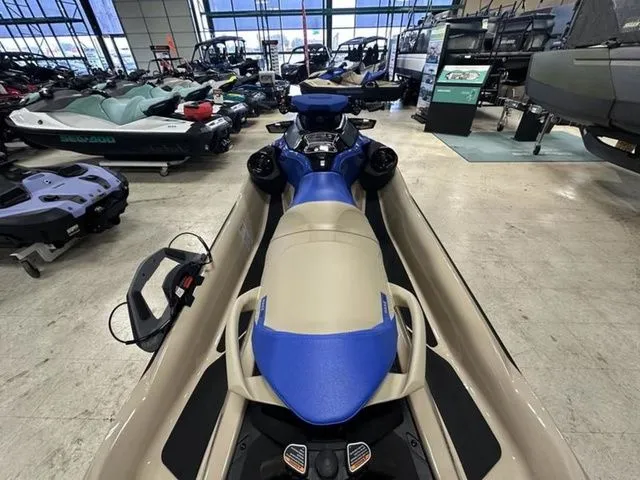 Slide: The Image of Sea-Doo Wake 2025 - 22