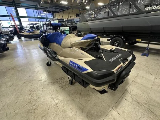 Slide: The Image of Sea-Doo Wake 2025 - 8