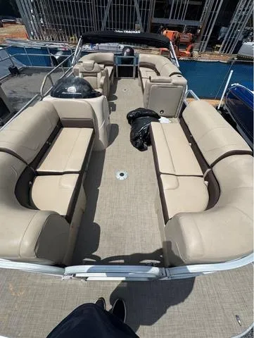 Slide: The Image of Sun Tracker Party Barge 22 DLX 2018 - 4