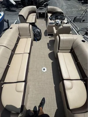 Slide: The Image of Sun Tracker Party Barge 22 DLX 2018 - 7