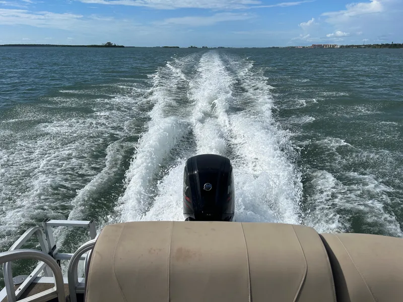 Slide: The Image of 2018 Sun Tracker Party Barge 20 DLX cruising on open water, leaving a wake behind. - 14