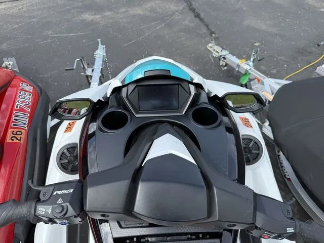 Slide: The Image of Yamaha FX HO With Audio System 2024 - 16