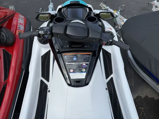 Slide: The Image of Yamaha FX HO With Audio System 2024 - 9