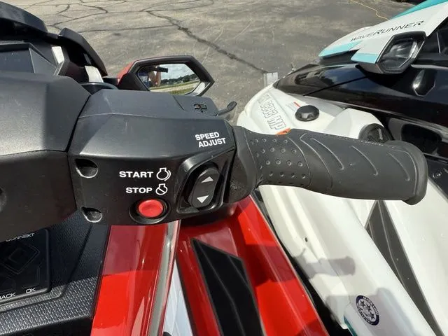 Slide: The Image of Yamaha FX Cruiser SVHO with Audio System 2023 - 16