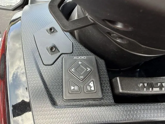 Slide: The Image of Yamaha FX HO With Audio System 2024 - 12