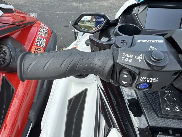 Slide: The Image of Yamaha FX HO With Audio System 2024 - 14