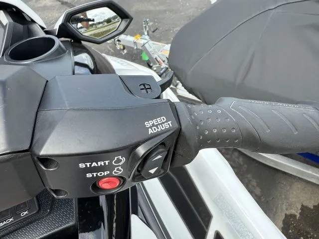 Slide: The Image of Yamaha FX HO With Audio System 2024 - 15