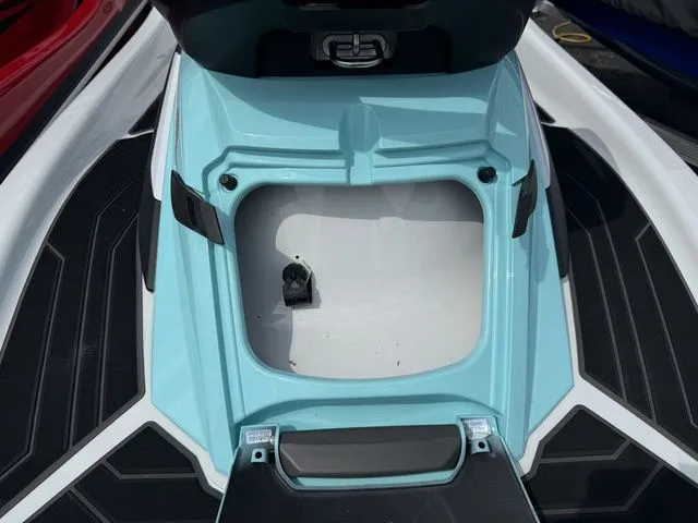 Slide: The Image of Yamaha FX HO With Audio System 2024 - 6