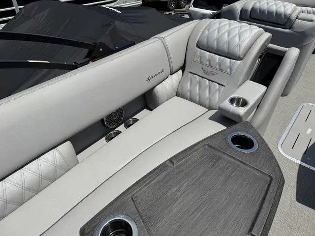 Slide: The Image of Bennington RX Swingback 23 RXSB Tritoon 2024 - 21