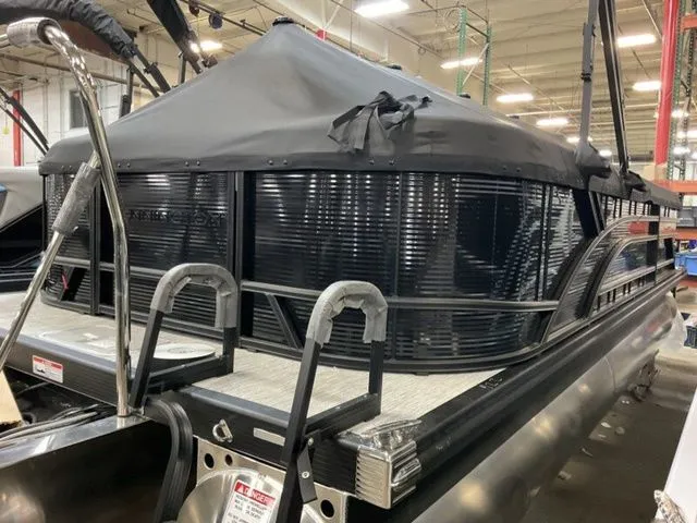 Slide: The Image of Bennington S-One Quad Bench 22 SSR Tritoon 2026 - 18