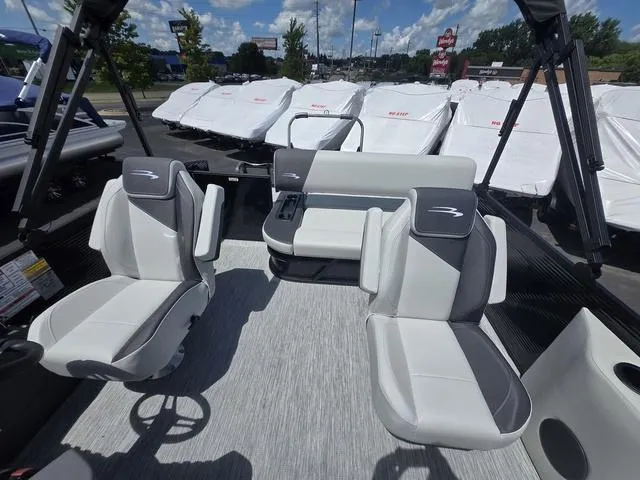 Slide: The Image of Bennington S-One Swingback 22 SSB Tritoon 2026 - 10