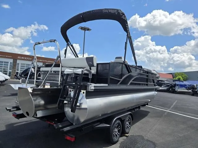 Slide: The Image of Bennington S-One Swingback 22 SSB Tritoon 2026 - 5