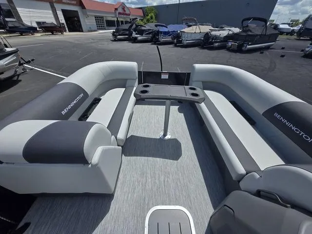 Slide: The Image of Bennington S-One Swingback 22 SSB Tritoon 2026 - 9