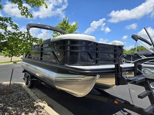 Slide: The Image of Bennington S-One Quad Bench 22 SSR Tritoon 2026 - 7