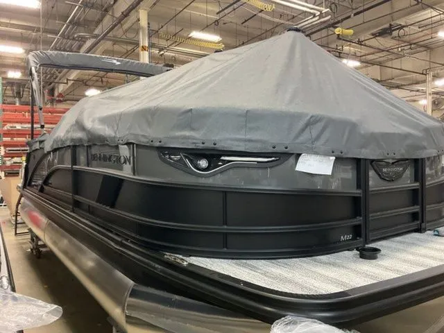 Slide: The Image of Bennington M Swingback 22 MSB Tritoon 2026 - 19