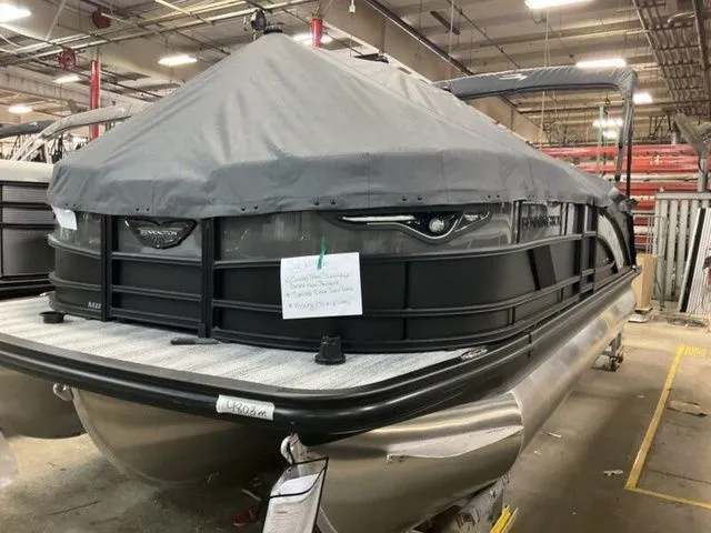 Slide: The Image of Bennington M Swingback 22 MSB Tritoon 2026 - 20