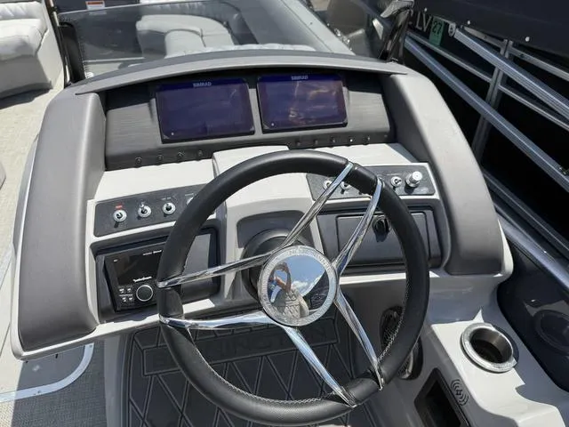 Slide: The Image of Bennington RX Swingback 23 RXSB Tritoon 2024 - 14