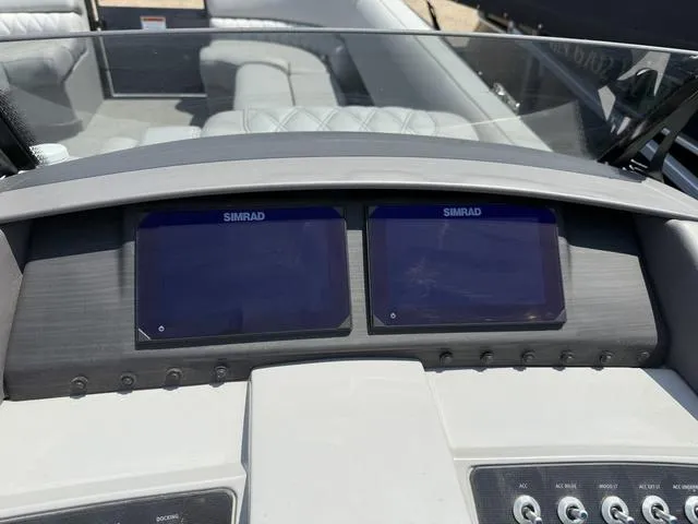 Slide: The Image of Bennington RX Swingback 23 RXSB Tritoon 2024 - 16