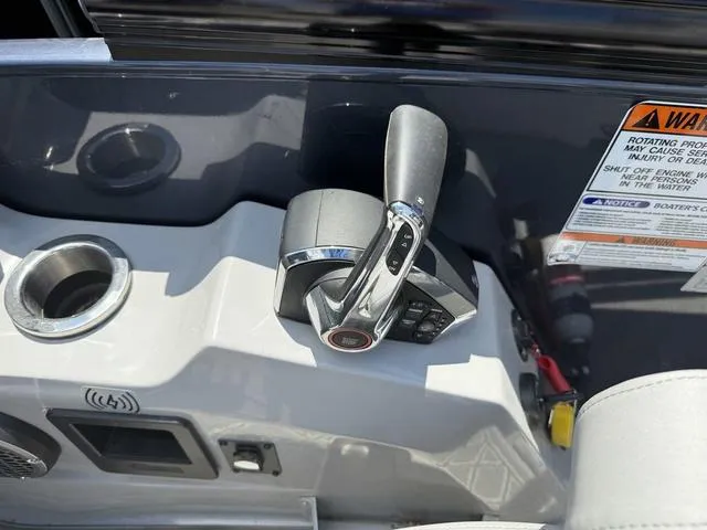 Slide: The Image of Bennington RX Swingback 23 RXSB Tritoon 2024 - 18